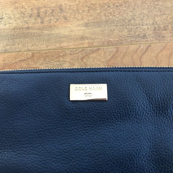 **NWT** COLE HAAN Kiera Medium Leather Pouch - Picture 4 of 7